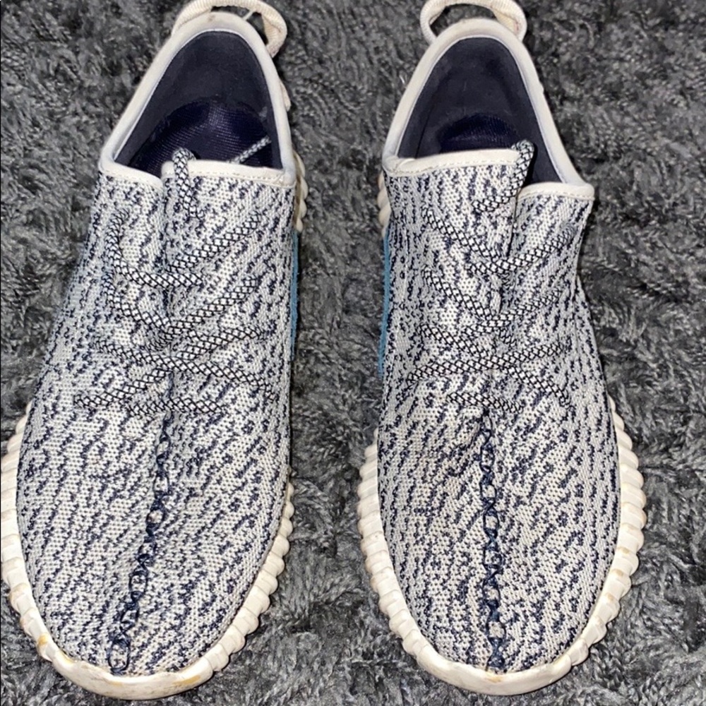 Yeezy turtle doves size 9 1/2